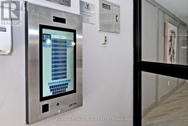 Building Photo - 260 Davis Dr