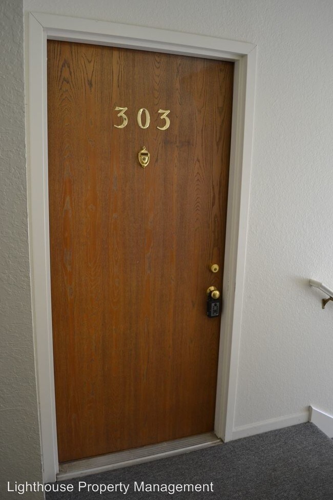 Foto del edificio - 585 W Randall St