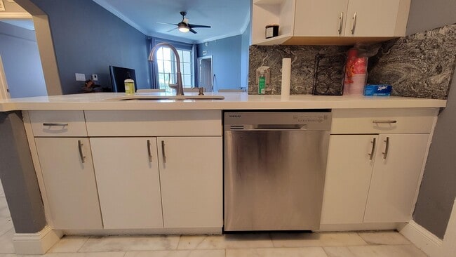 Foto del edificio - 533 NE 3rd Ave