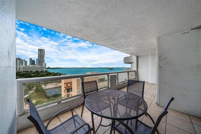 Foto del edificio - 1717 N Bayshore Dr