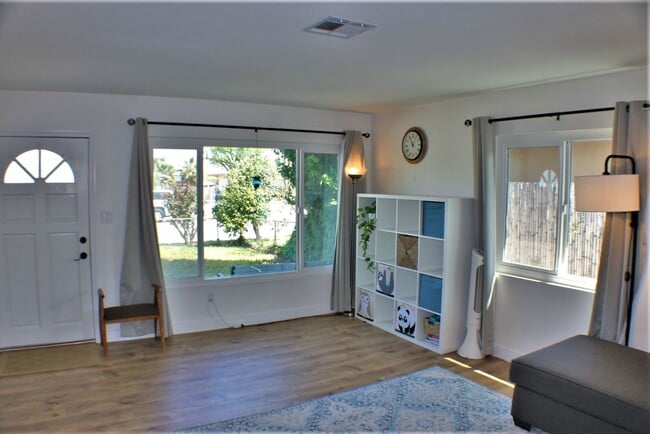 Building Photo - Loma Linda Cottage Near University
