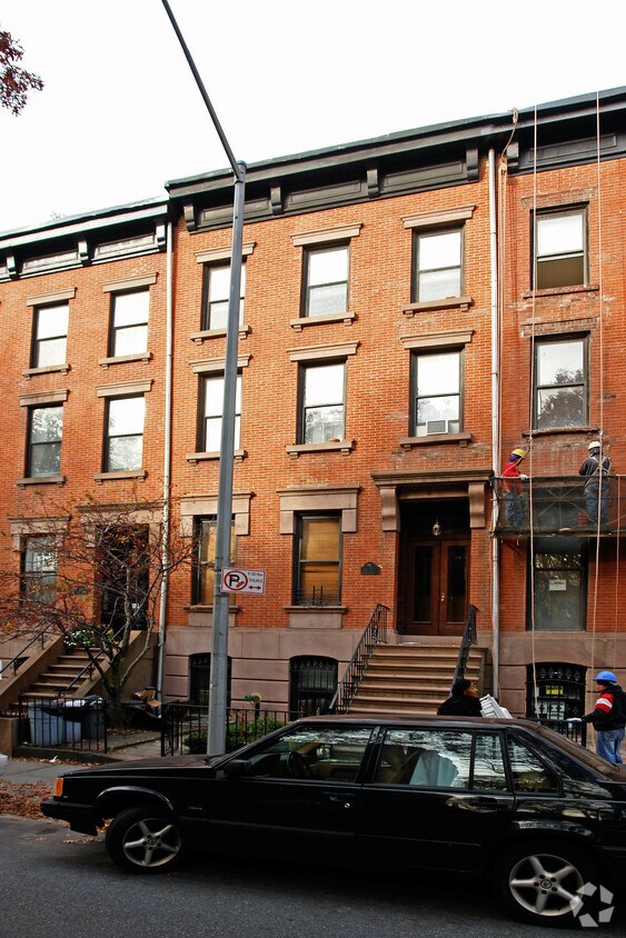 Building Photo - 356 Henry St