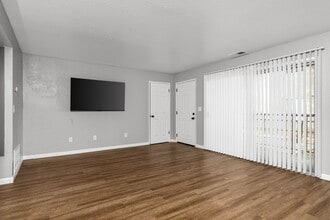Building Photo - Redwood Cove Apartments