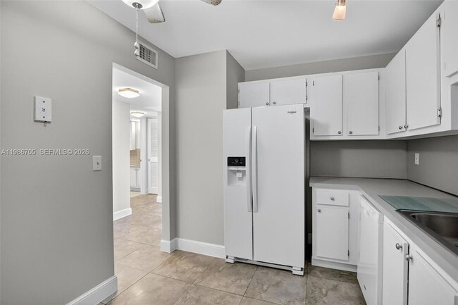 Building Photo - 3050 NE 16th Ave