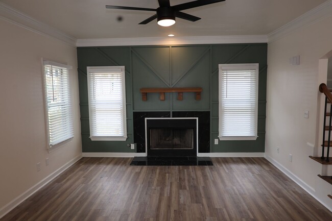 Building Photo - 3 Bedroom Single Family Home (Newly Renova...