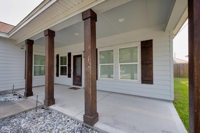 Building Photo - 917 Lois St