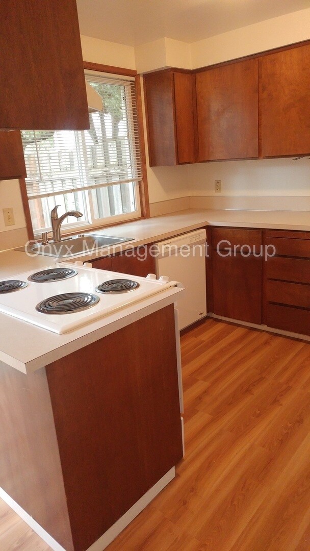 Building Photo - 4464 SW Stoddard Dr