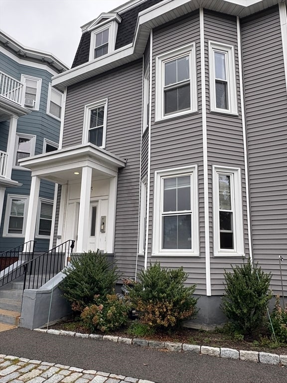 Building Photo - 755 Somerville Ave