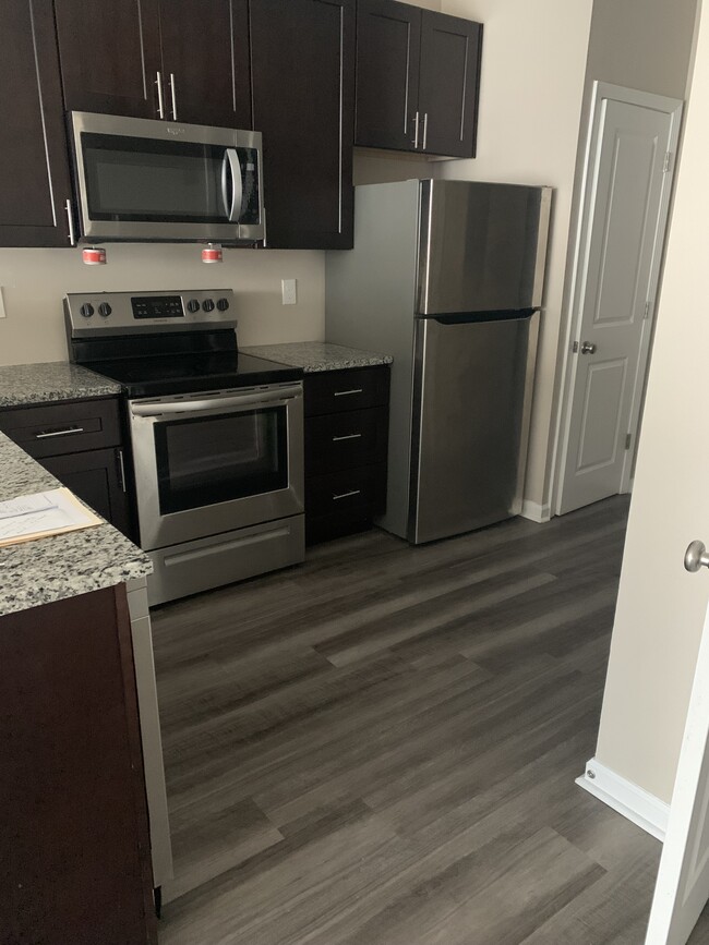 Stainless Steel Kitchen - Abbey Glen Apartment Homes