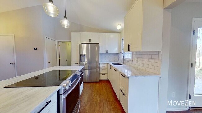 Building Photo - 931 Pinafore Dr