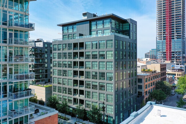 Building Photo - 900 W Washington Blvd