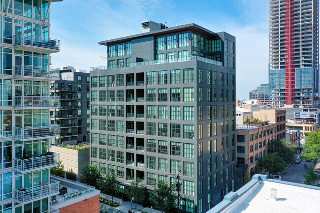 Foto del edificio - 900 W Washington Blvd