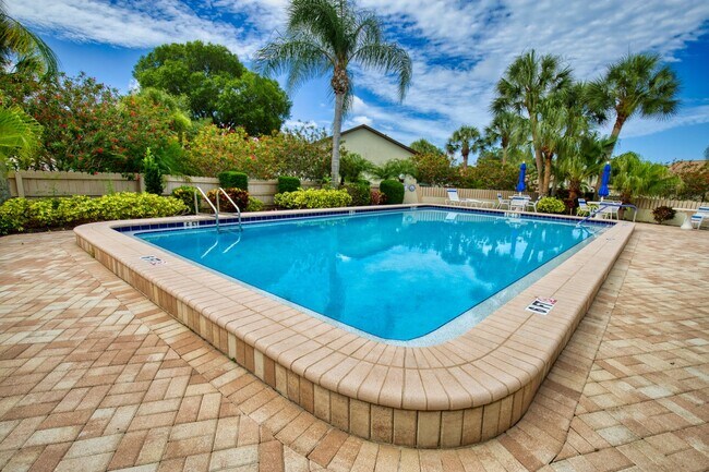 Foto del edificio - Seasonal Short-Term Villa located at Fairways of Capri with a Community Pool!