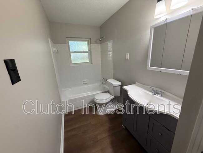 Building Photo - 2935 Briarwood Dr