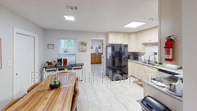 Foto del edificio - 3900 Baywoods Dr