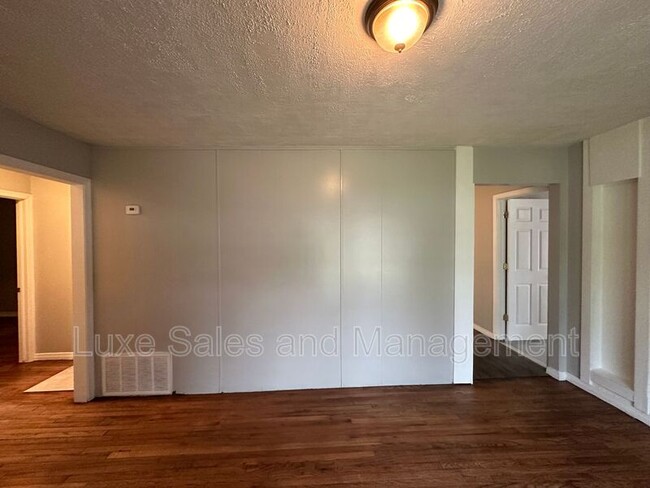 Building Photo - 3409 Willow Creek Dr