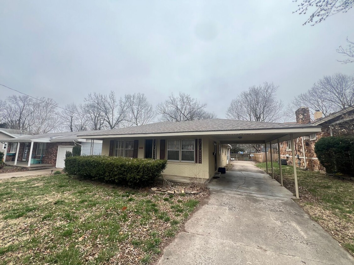 Foto principal - 3 Bed 2 Bath Springfield, Missouri