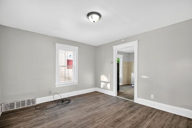 Building Photo - 389 E 160th St