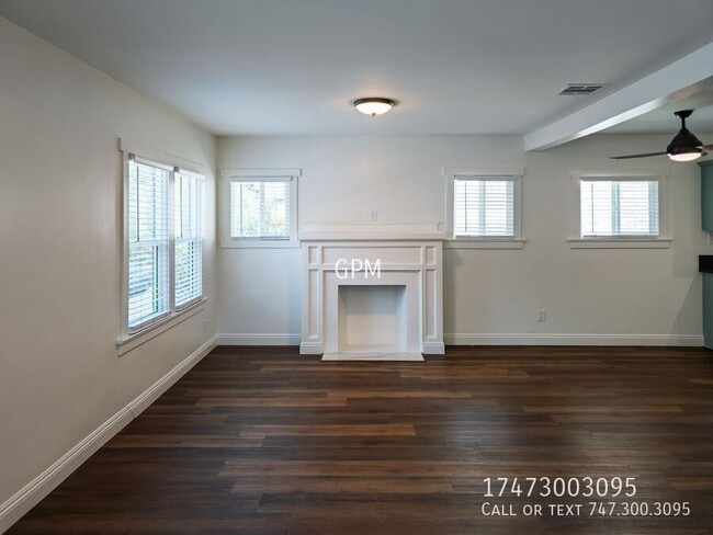 Building Photo - 338 S Benton Way