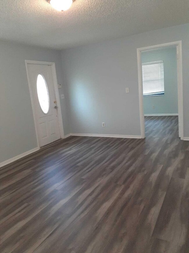 Foto del edificio - 4648 Summit Blvd