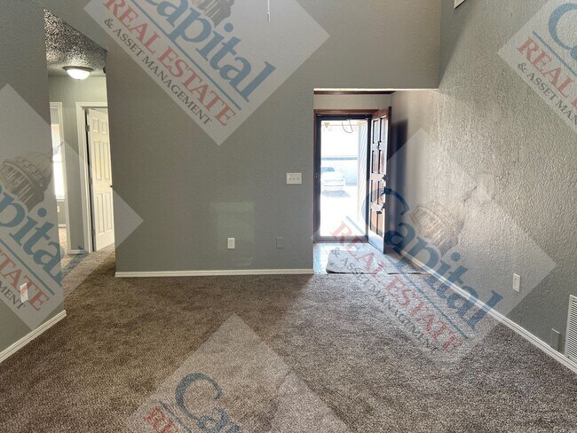 Building Photo - Cozy 3 Bedroom