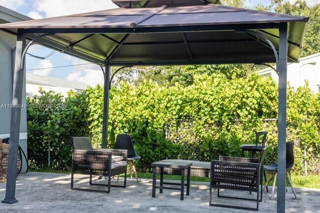 Foto del edificio - 765 NW 77th St