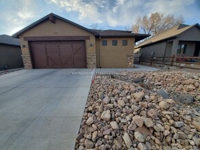 Building Photo - 635-634 24 3/4 Rd