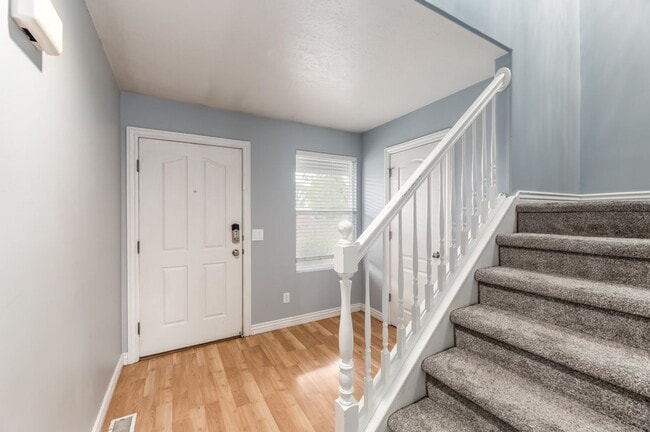 Building Photo - Gorgeous Updated West Jordan Townhome!