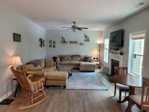 Foto del edificio - 1250 Whitney Dr