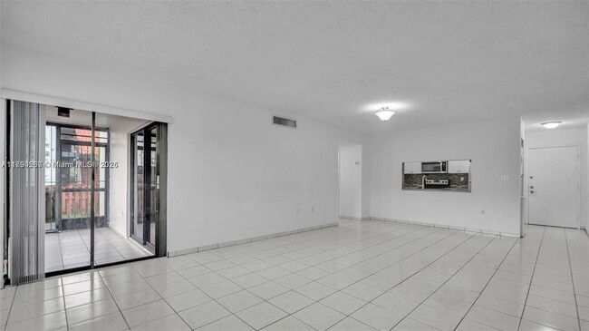 Foto del edificio - 460 W Park Dr