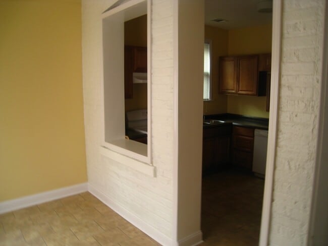 Building Photo - 4907 N Monticello Ave