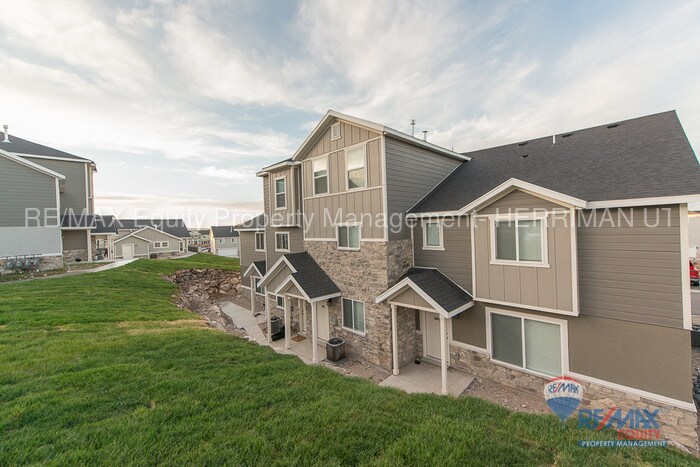 Primary Photo - BEAUTIFUL 2 STORY TOWN HOME