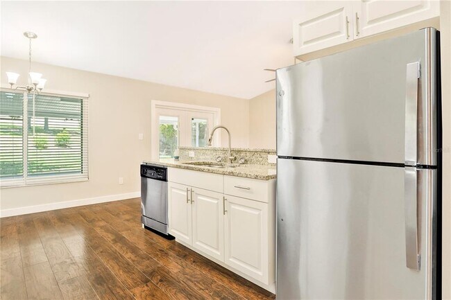 Foto del edificio - 15528 Hidden Lake Cir