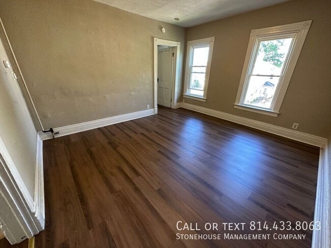 Building Photo - 613 E 13th St