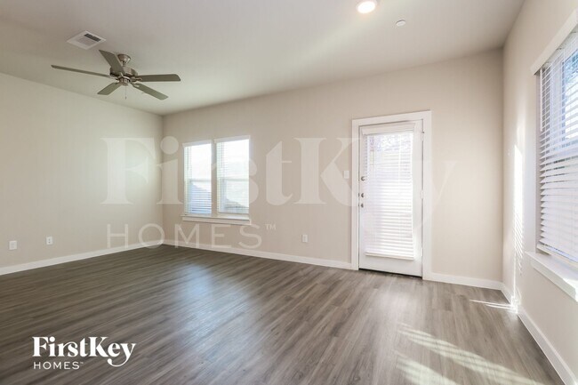 Foto del edificio - 434 S Centro Cir