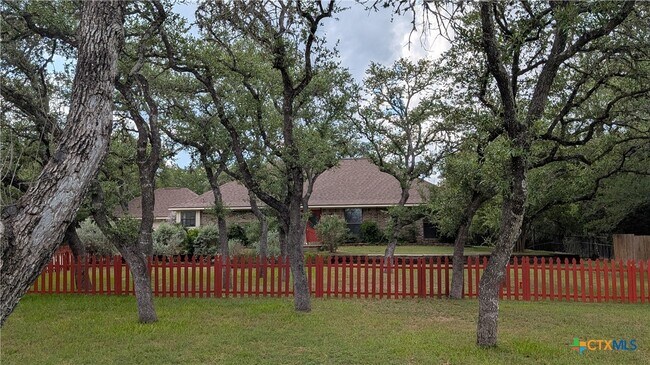 Foto del edificio - 2738 Oak Haven