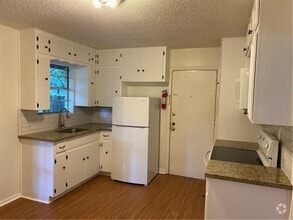 Building Photo - 8309 Hathaway Dr