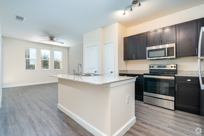 1BR, 1BA - 624SF - Kitchen - Majestic Parc