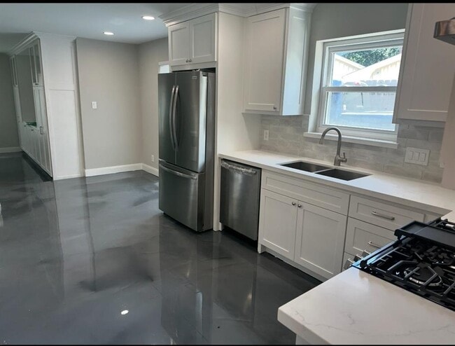 Building Photo - 2023 Greengrass Ct