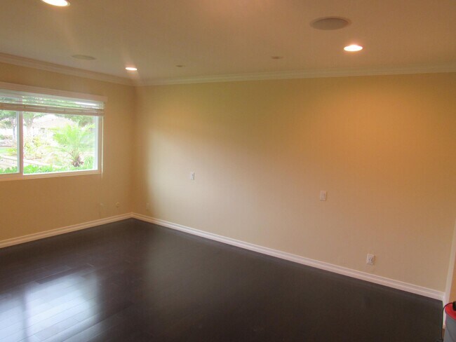 Master Bedroom - 5175 Thorn Tree Ln