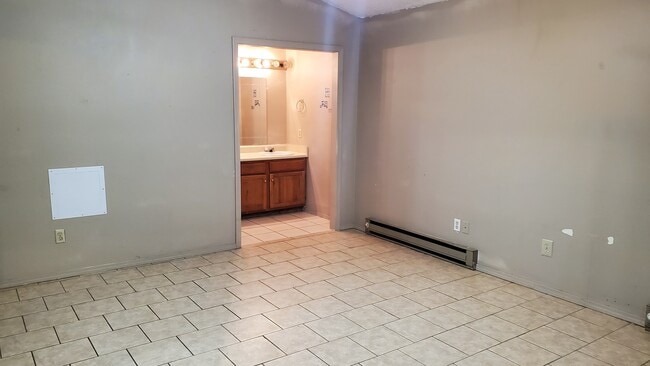 Building Photo - 207 Pleasant Ave