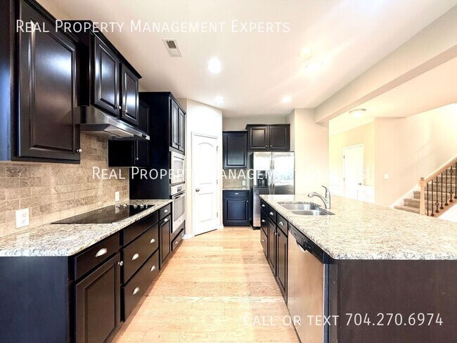 Photo - 2265 Isaac St House