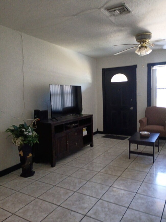 Photo - 6434 Mockingbird Ln S (Clearwater, FL) House