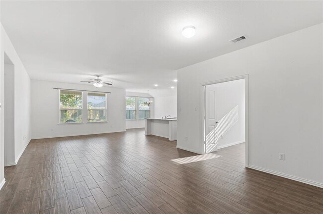 Foto del edificio - 16031 Dehay Ln
