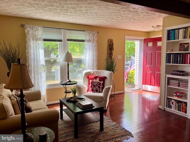 Foto del edificio - 9918 Oakdale Woods Ct