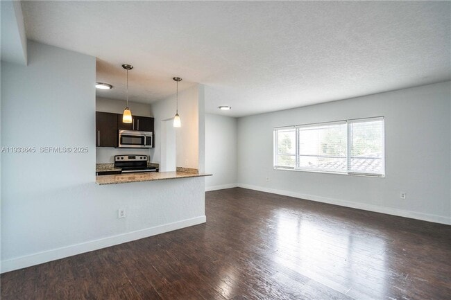 Foto del edificio - 1940 Biarritz Dr