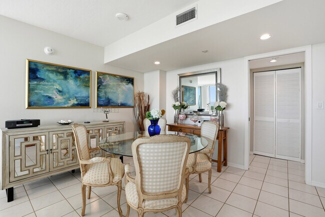 Foto del edificio - 6101 Pelican Bay Blvd