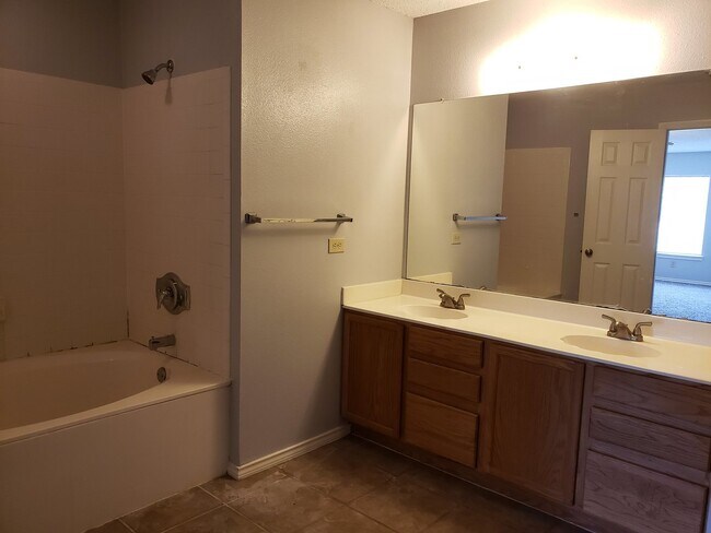 Foto del edificio - 425 Twin Point Creek