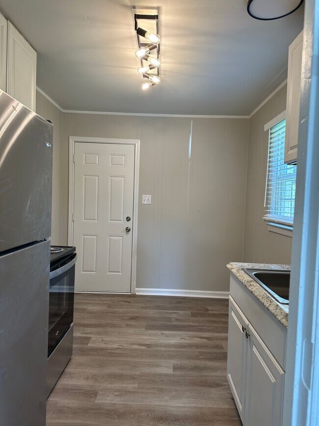 Interior Photo - Oaklawn West