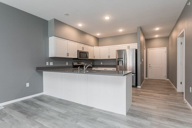 Building Photo - Spacious Townhome with Heated Garage Just ...